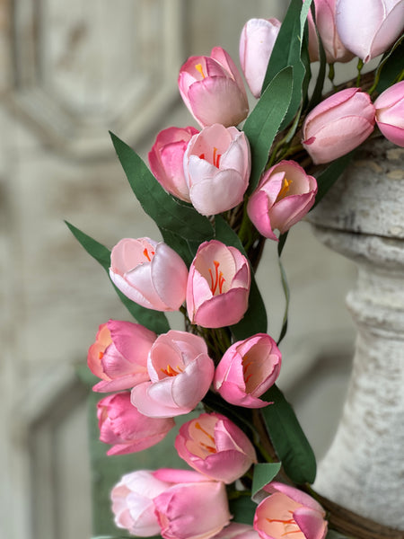 Releve' Tulip Wreath | 18" | NOT CURRENTLY IN STOCK - ETA December