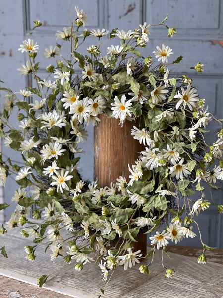 Shasta Showers Wreath | 28" | Cream | NOT CURRENTLY IN STOCK - ETA December