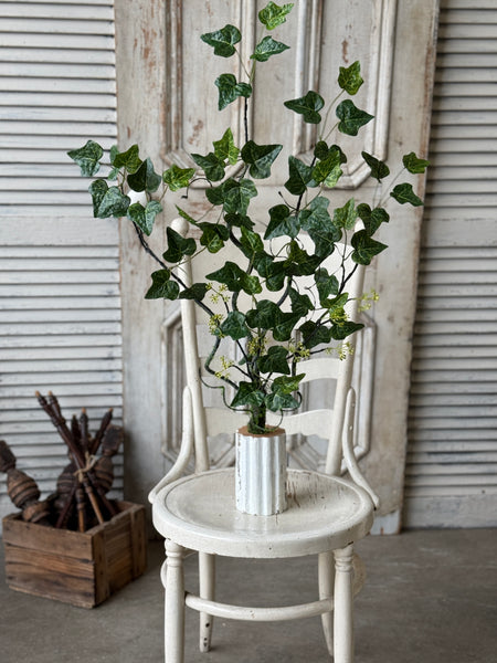 Ivadale Greens Spray | 32" | NOT CURRENTLY IN STOCK-New For Spring 2027!