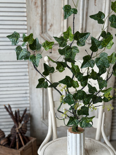 Ivadale Greens Spray | 32" | NOT CURRENTLY IN STOCK-New For Spring 2027!