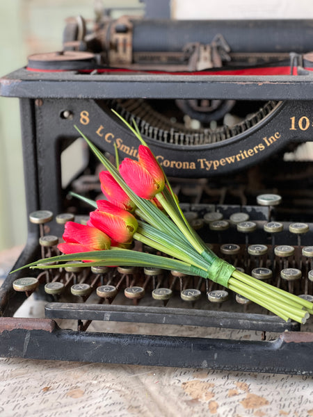 Teeny Tiny Tulips | 7" | Red