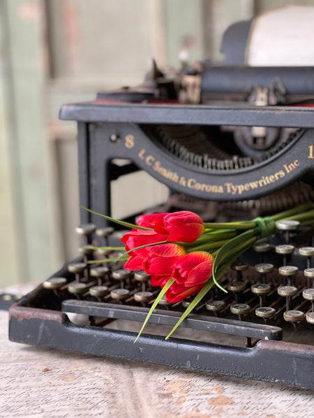 Teeny Tiny Tulips | 7" | Red