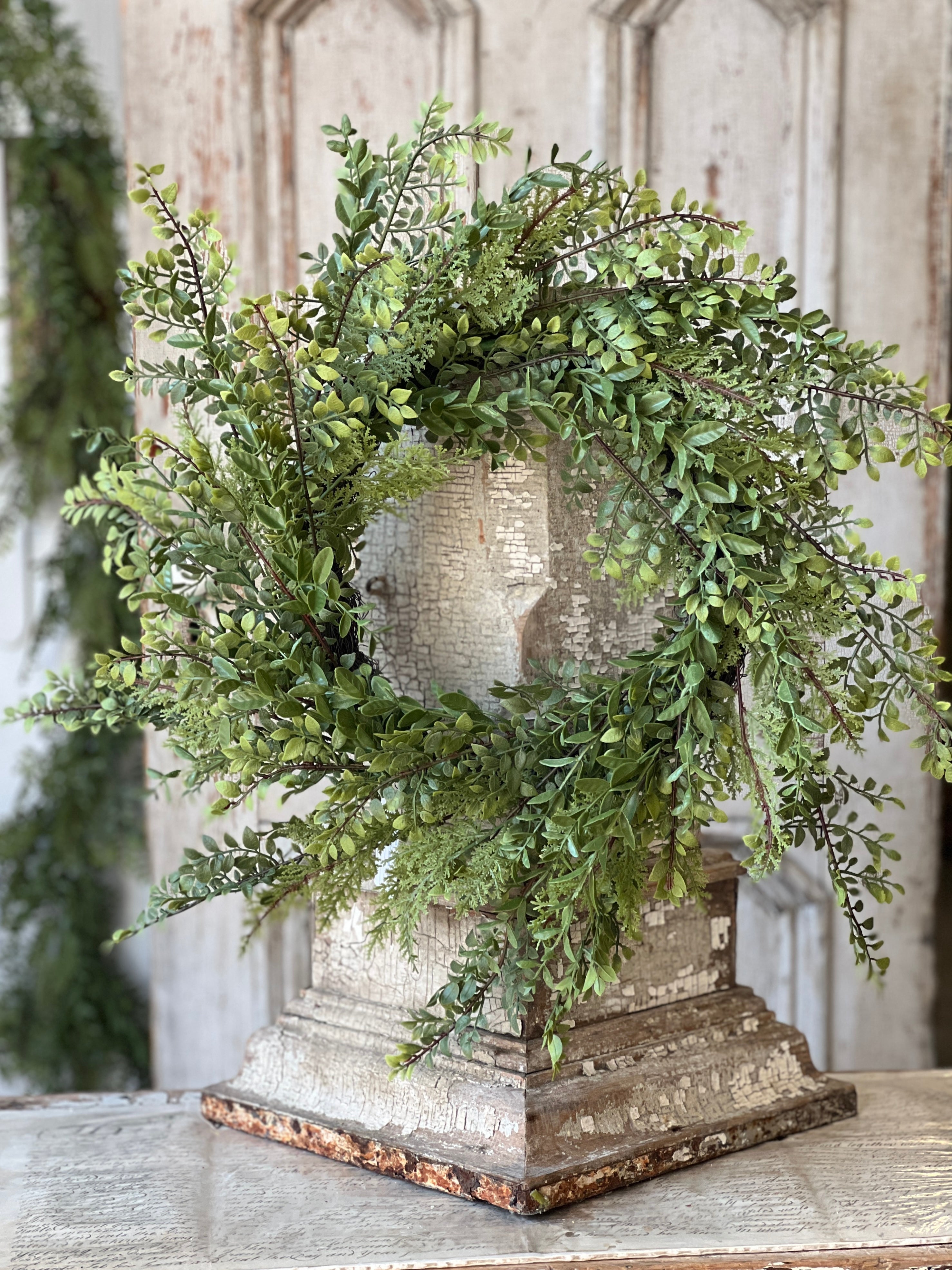 Traipsing Greens Wreath | 28