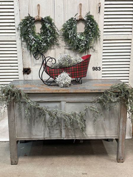 Sample Lot | Lot 983 | Holiday | $70