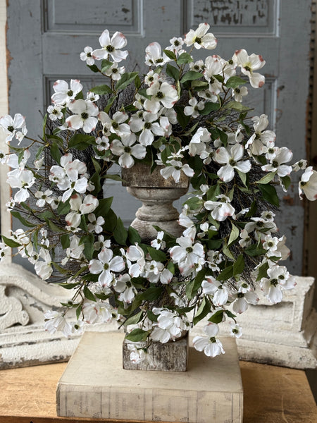 Whirlaway Dogwood Wreath | 24" | NOT CURRENTLY IN STOCK-New For Spring 2027!