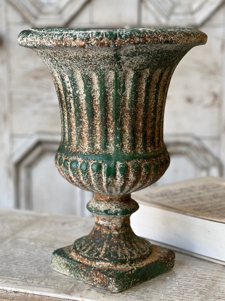 Killington Urn | 16"