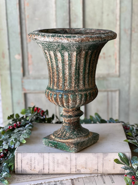 Killington Urn | 16"
