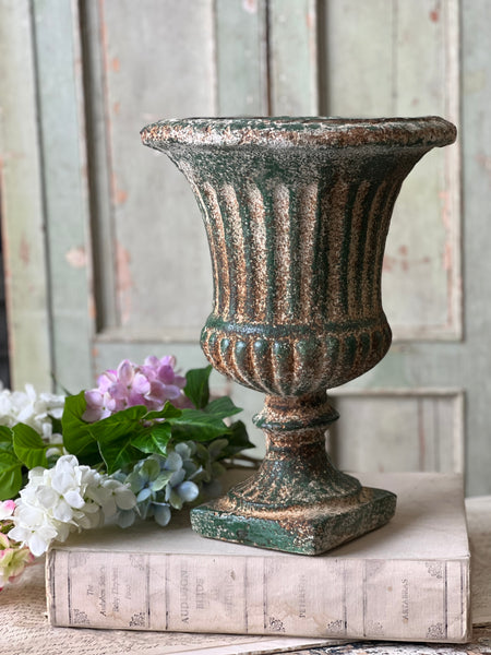 Killington Urn | 16"