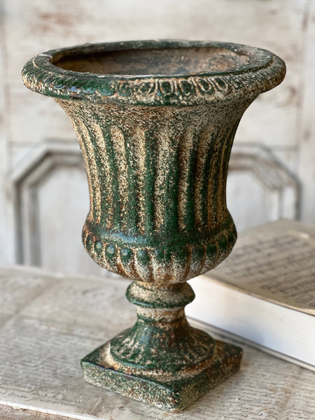 Killington Urn | 16"