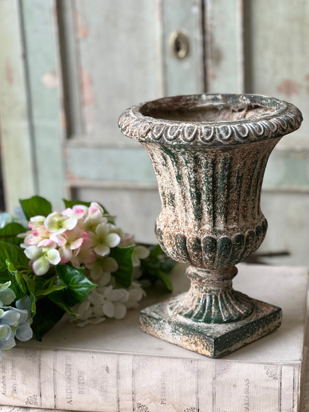 Killington Urn | 10.5"