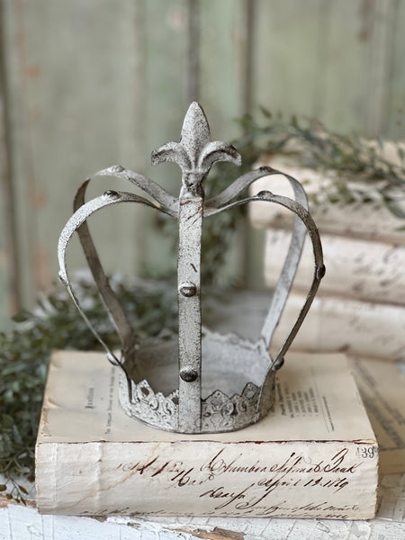 Empress Holder | 9" | NOT CURRENTLY IN STOCK-New For Spring 2026!