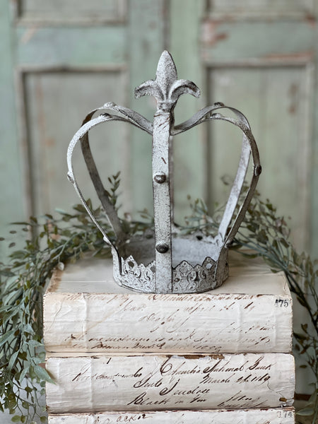 Empress Holder | 9" | NOT CURRENTLY IN STOCK-New For Spring 2026!