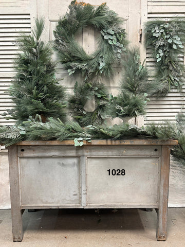 Sample Lot | Lot 1028 | Holiday | $60