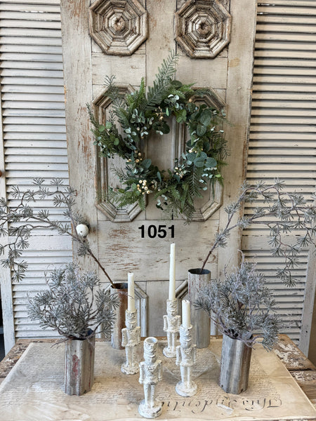 Sample Lot | Lot 1051 | Holiday