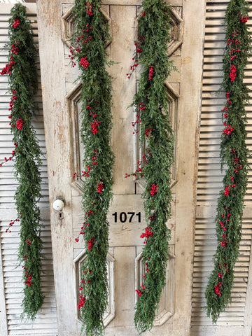 Sample Lot | Lot 1071 | Holiday | $65