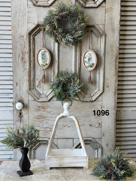Sample Lot | Lot 1096 | Holiday