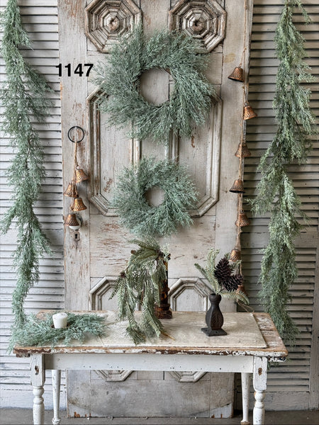 Sample Lot | Lot 1147 | Holiday