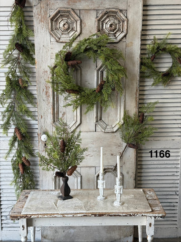Sample Lot | Lot 1166 | Holiday | $65