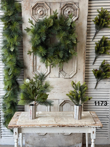 Sample Lot | Lot 1173 | Holiday | $65