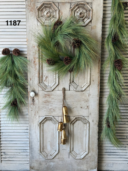 Sample Lot | Lot 1187 | Holiday