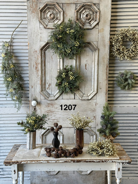 Sample Lot | Lot 1207 | Holiday