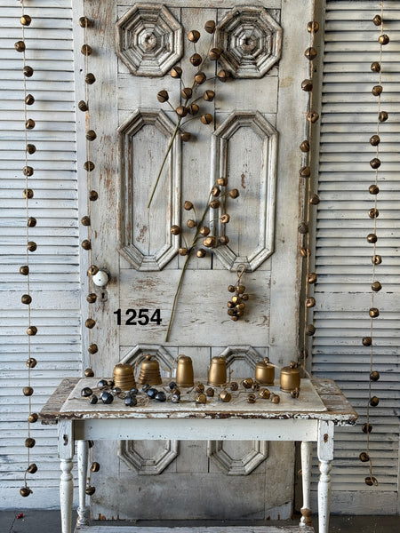 Sample Lot | Lot 1254 | Holiday