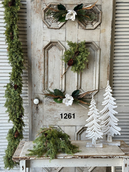 Sample Lot | Lot 1261 | Holiday