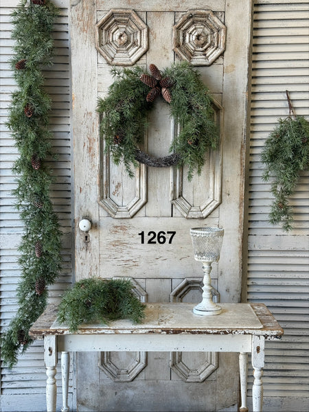 Sample Lot | Lot 1267 | Holiday
