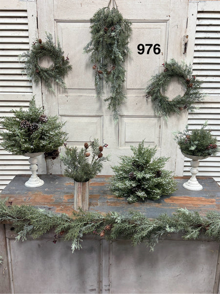 Sample Lot | Lot 976 | Holiday | $60