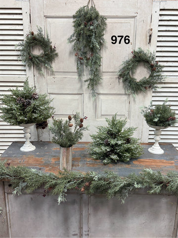 Sample Lot | Lot 976 | Holiday | $60