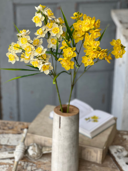 Daffodil Lane Spray | 31.5" | Follies | NOT CURRENTLY IN STOCK-New For Spring 2026!