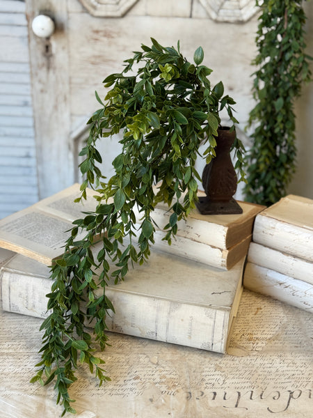 Hathaway Leaves Hanging | 28" | NOT CURRENTLY IN STOCK-New For Spring 2027!