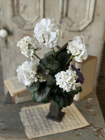Porch Side Geranium Bush | 17.5" | Cream | NOT CURRENTLY IN STOCK-New For Spring 2027!