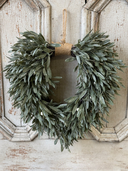Winter Court Mistletoe Hanging Wreath | 16" | NOT CURRENTLY IN STOCK-New For Holiday 2026!