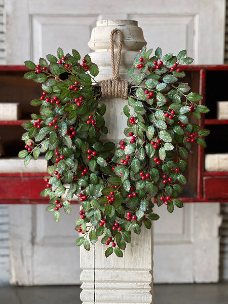 Holly Hanging Wreath w/ Berry | 18" | SOLD OUT