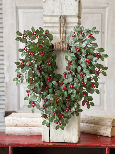 Holly Hanging Wreath w/ Berry | 18" | SOLD OUT