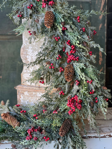 Divinity Berry Cedar Garland | 5'