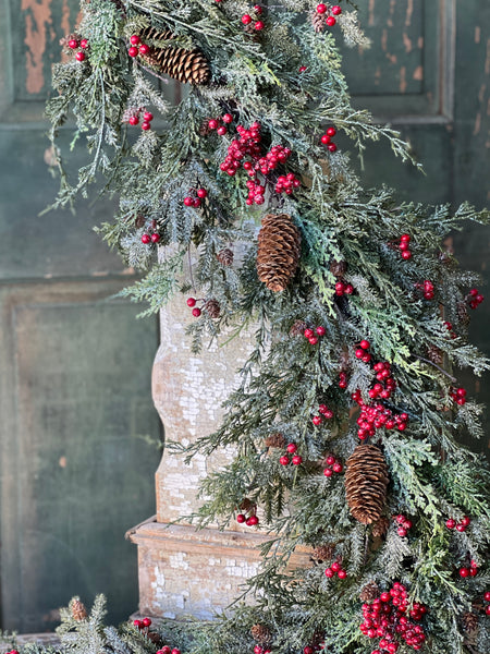 Divinity Berry Cedar Garland | 5'