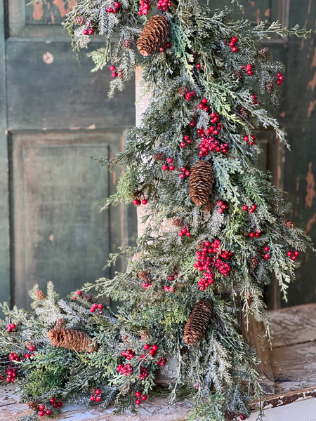 Divinity Berry Cedar Garland | 5'