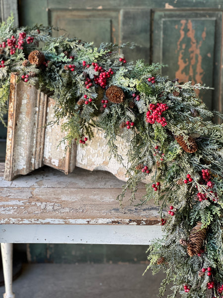 Divinity Berry Cedar Garland | 5'