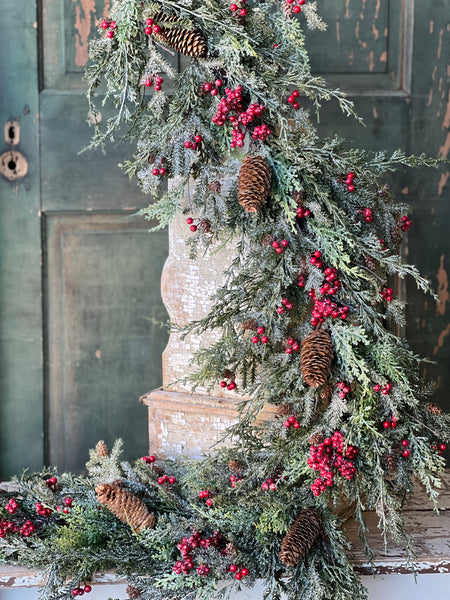 Divinity Berry Cedar Garland | 5'