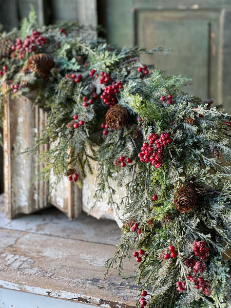 Divinity Berry Cedar Garland | 5'