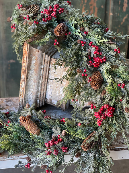 Divinity Berry Cedar Garland | 5'