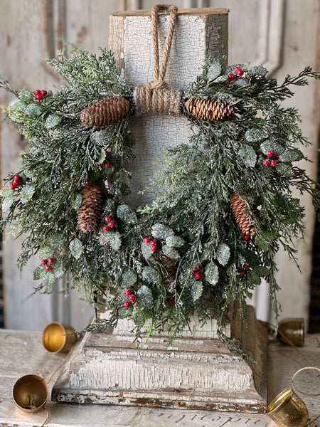 Holly Hill Cedar Hanging Wreath | 20"