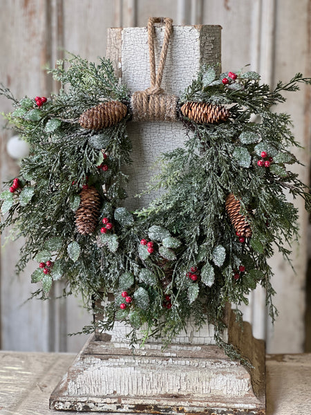 Holly Hill Cedar Hanging Wreath | 20"