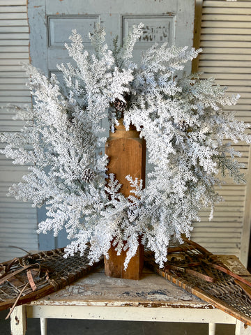 Snowy Hemingway Fir Wreath | 32"
