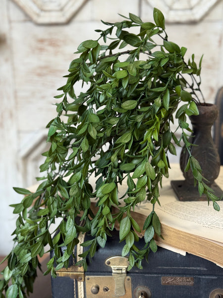 Nottswood Leaves Hanging | 28" | NOT CURRENTLY IN STOCK-New For Holiday 2026!