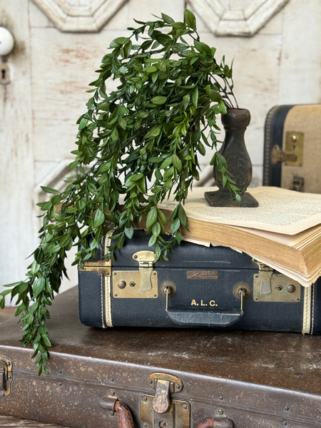 Nottswood Leaves Hanging | 28" | NOT CURRENTLY IN STOCK-New For Holiday 2026!