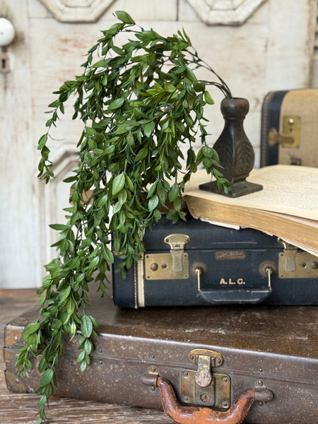 Nottswood Leaves Hanging | 28" | NOT CURRENTLY IN STOCK-New For Holiday 2026!