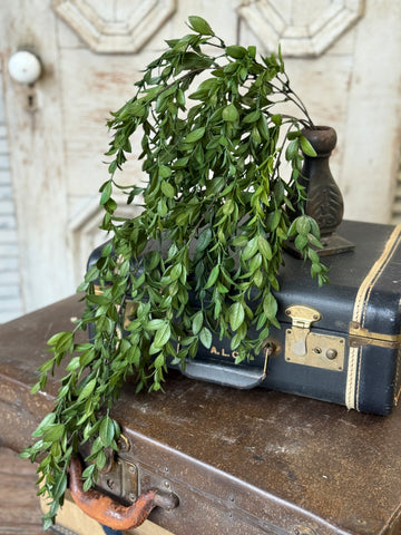 Nottswood Leaves Hanging | 28" | NOT CURRENTLY IN STOCK-New For Holiday 2026!